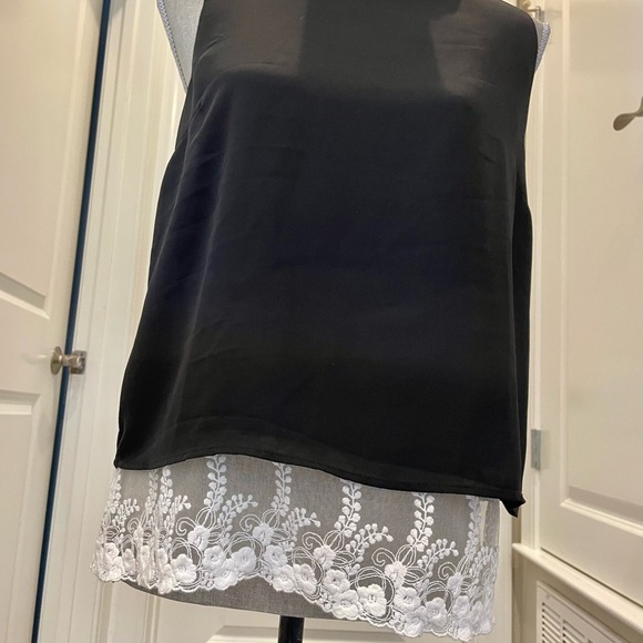 🌸🌸SALE! 4 FOR $20!MONTEAU Black Sleeveless Blouse w/ White Lace Accent Size M - Picture 2 of 7